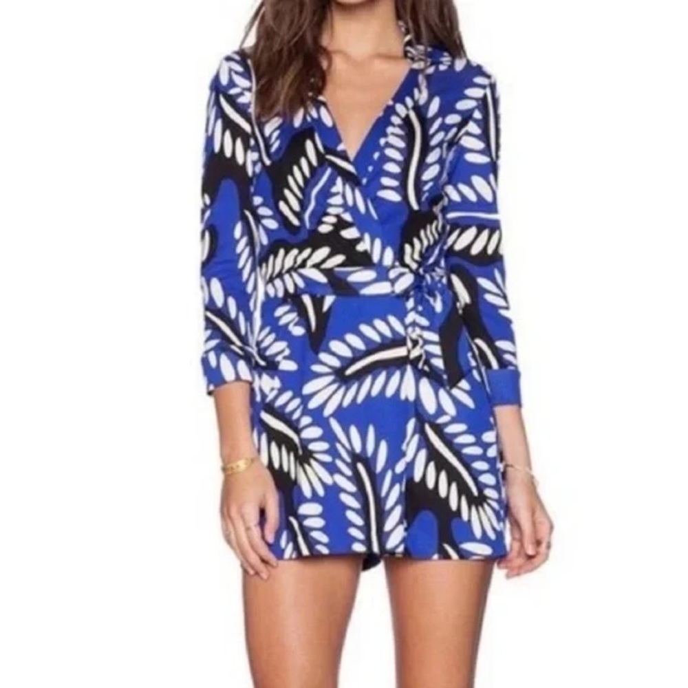 Diane Von Furstenberg DVF Celeste Silk Blue and White Skort Printed Romper Sz 8